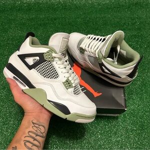 Jordan 4 seafoam